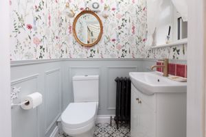 46 Salisbury Street_Cloakroom- click for photo gallery